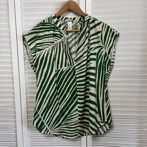 Green and White Linen Leaf Patterned Blouse